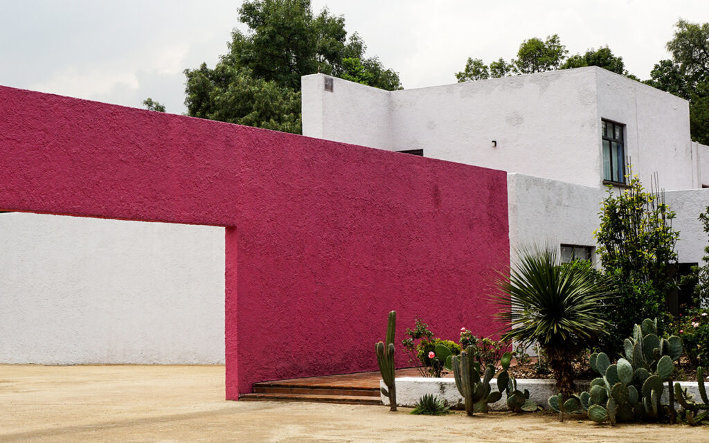 Los Clubes - Cuadra San Cristóbal / Luis Barragán. Image © Rodrigo Flores